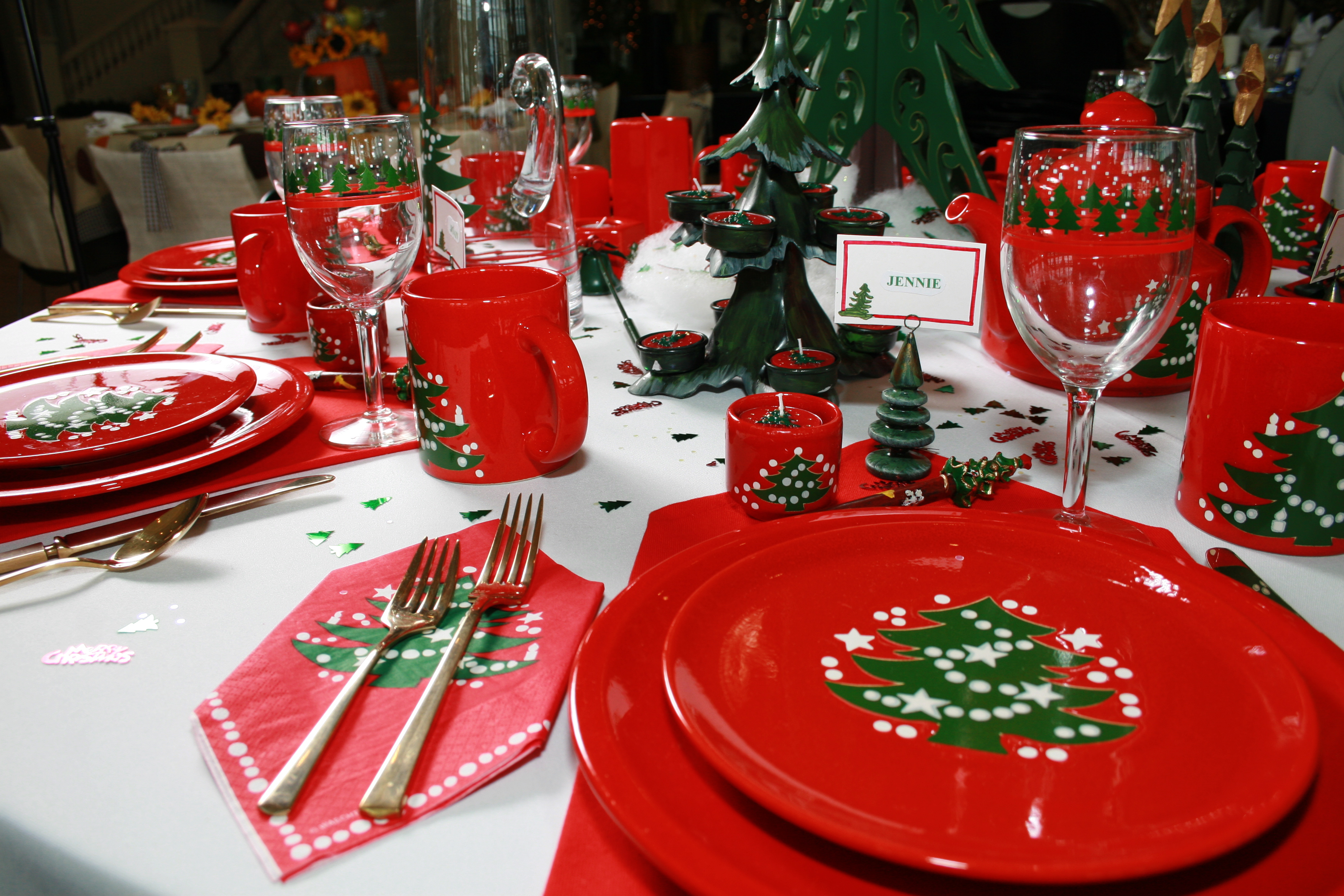 Red and green Christmas table